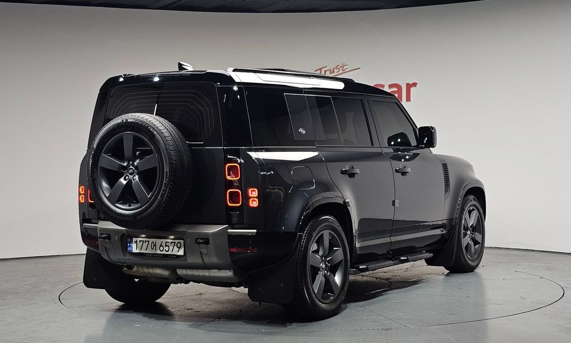 Land Rover Defender 110 D300 X-Dynamic HSE, 2024
