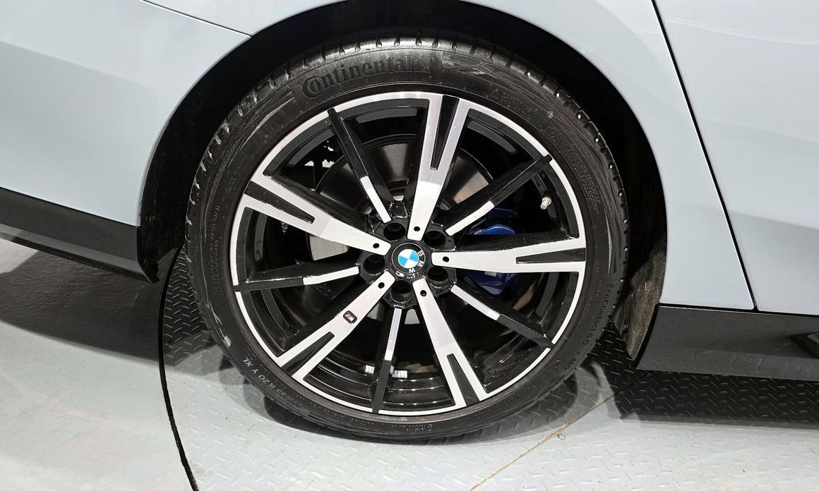 BMW 5-Series 530i xDrive M Sport, 2025