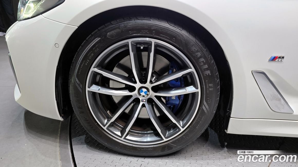 BMW 5-Series 520i M Sport, 2023