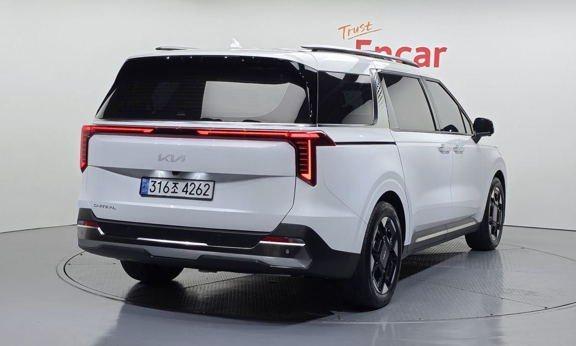 Kia Carnival 7-Seater Signature, 2024