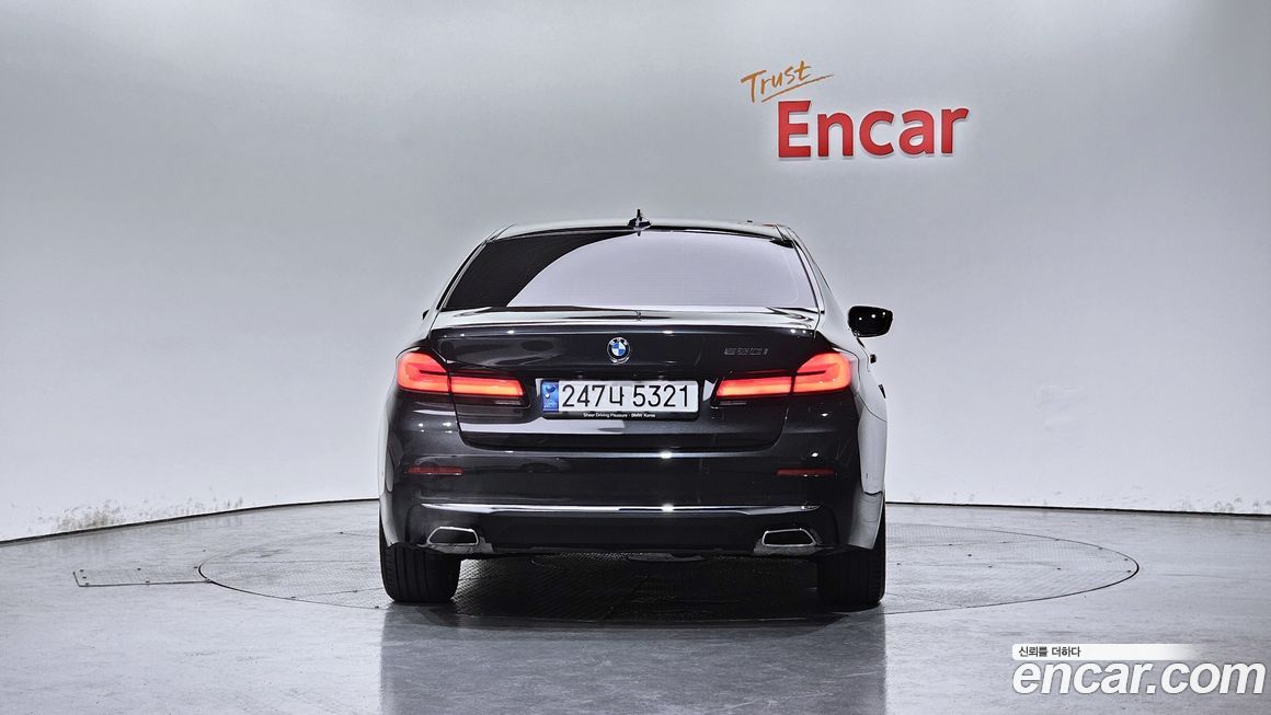 BMW 5-Series 520i Luxury, 2023