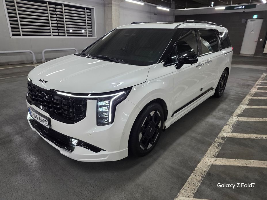 Kia Carnival 9-Seater Signature, 2024