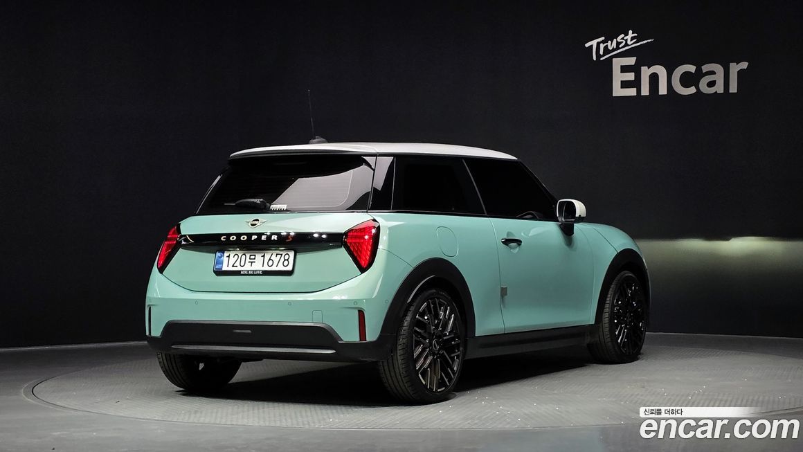 Mini Cooper Favoured, 2025