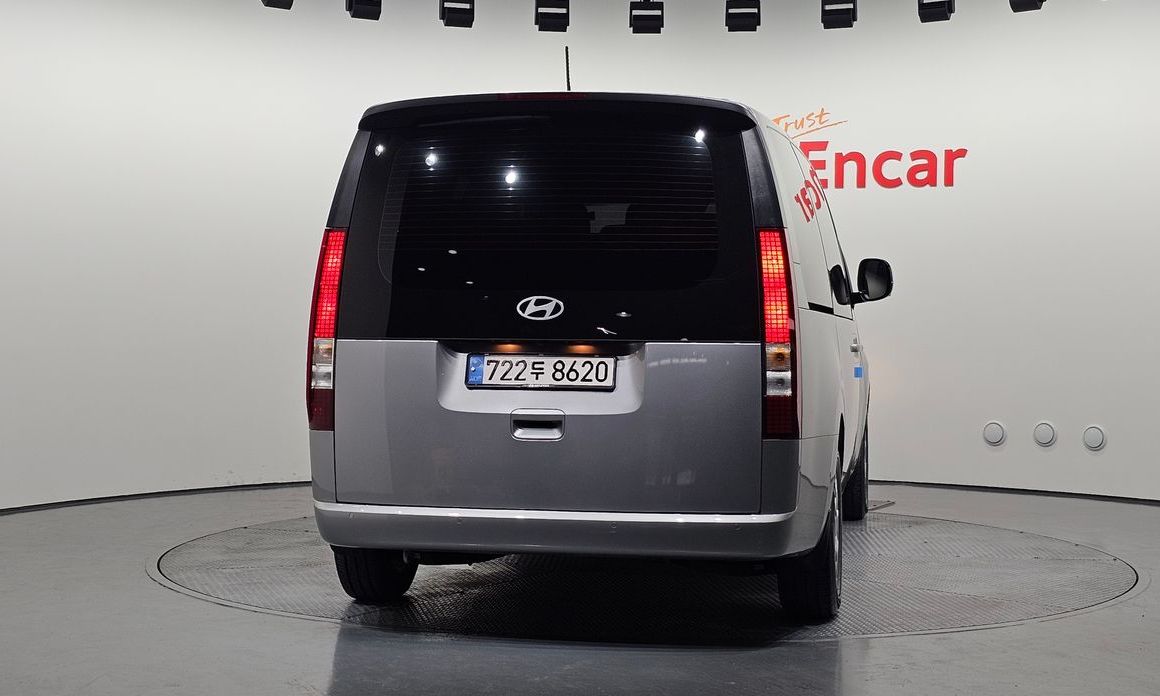 Hyundai Staria Tourer 11-Seater, 2025