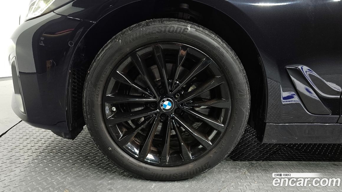 BMW 5-Series 523d Luxury, 2022