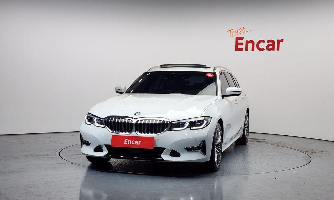 BMW 3-Series 320d Touring Luxury, 2022