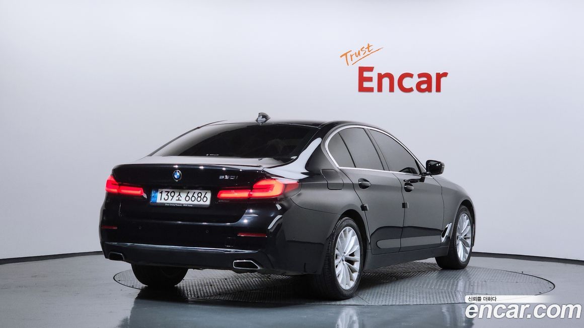 BMW 5-Series 530i Luxury, 2022