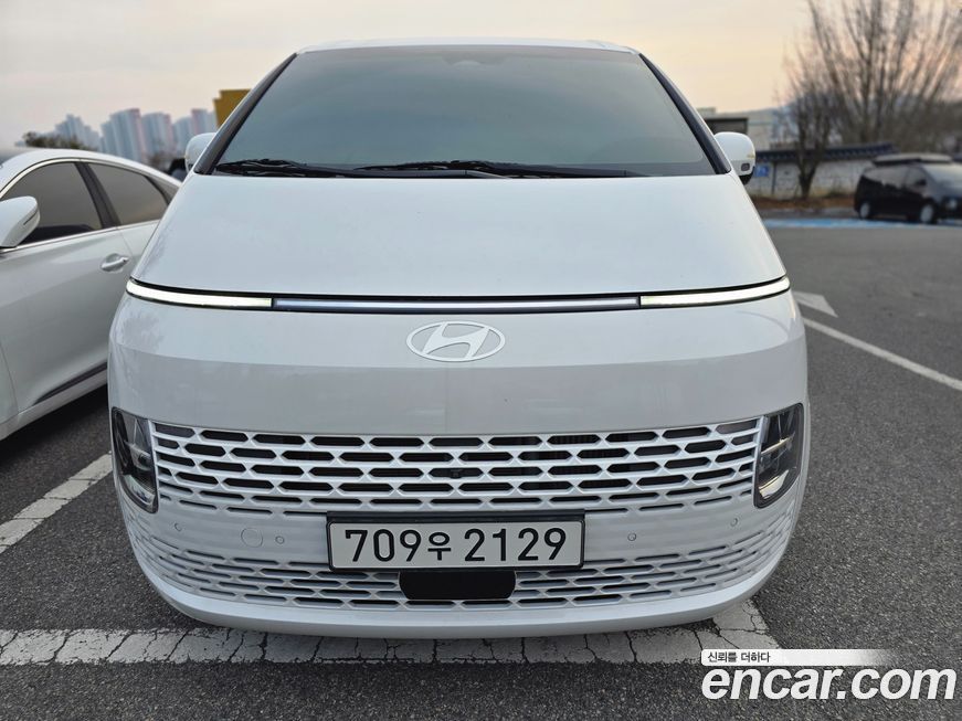 Hyundai Staria Tourer 11-Seater, 2025