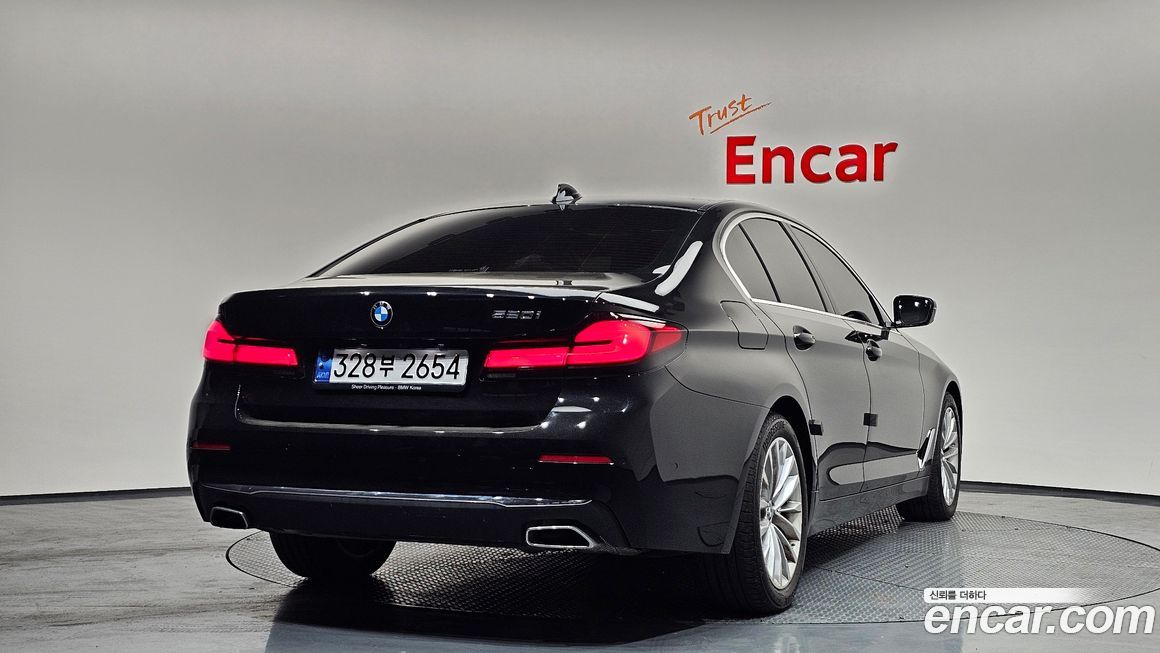 BMW 5-Series 520i Luxury, 2023