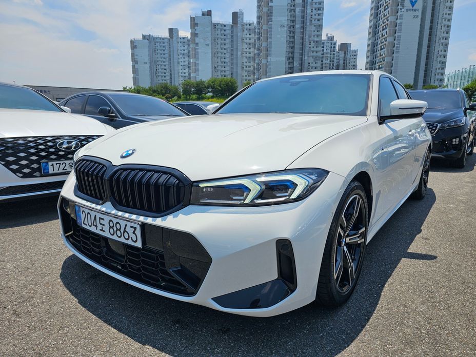 BMW 3-Series 320i M Sport, 2025