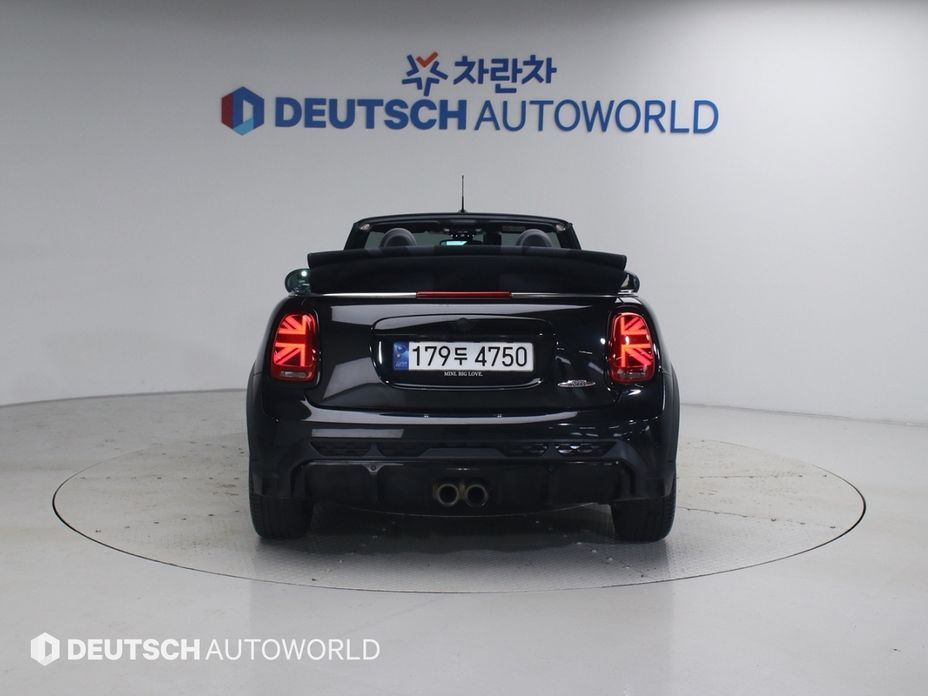 Mini Cooper Convertible JCW, 2024