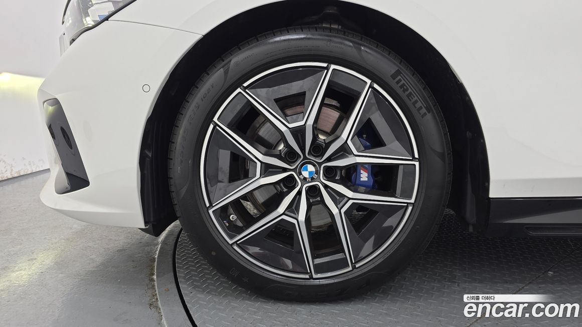 BMW 5-Series 520i M Sport, 2025