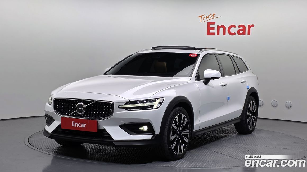 Volvo V60 B5 Ultimate AWD, 2023