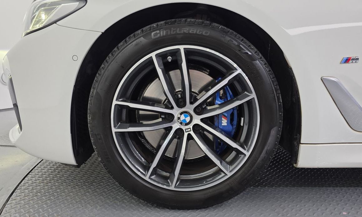 BMW 5-Series 520i M Sport, 2022