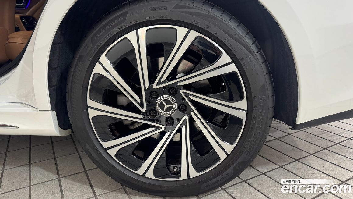 Mercedes-Benz E-Class E300 4MATIC Exclusive, 2025