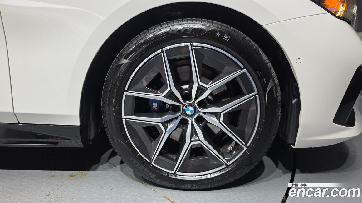 BMW 5-Series 520i M Sport, 2025