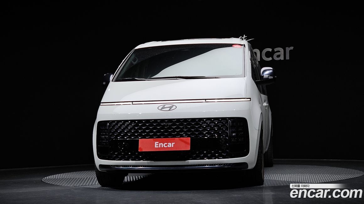 Hyundai Staria 4WD Lounge 9-Seater, 2025