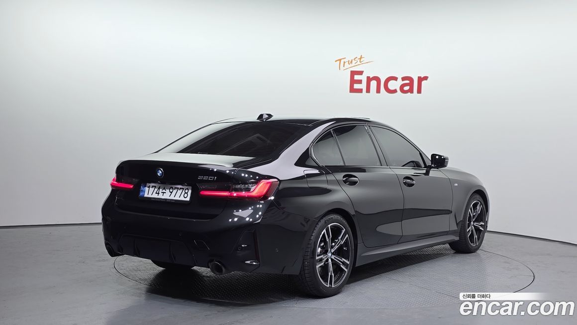 BMW 3-Series 320i M Sport, 2023