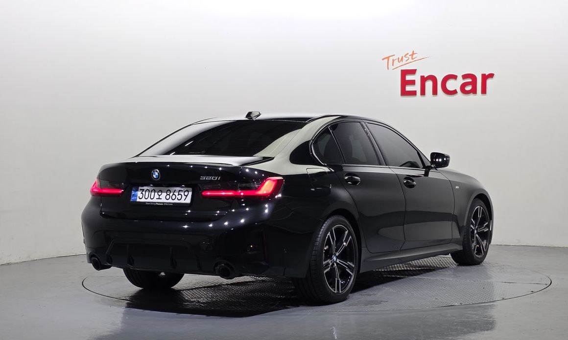 BMW 3-Series 320i M Sport, 2024