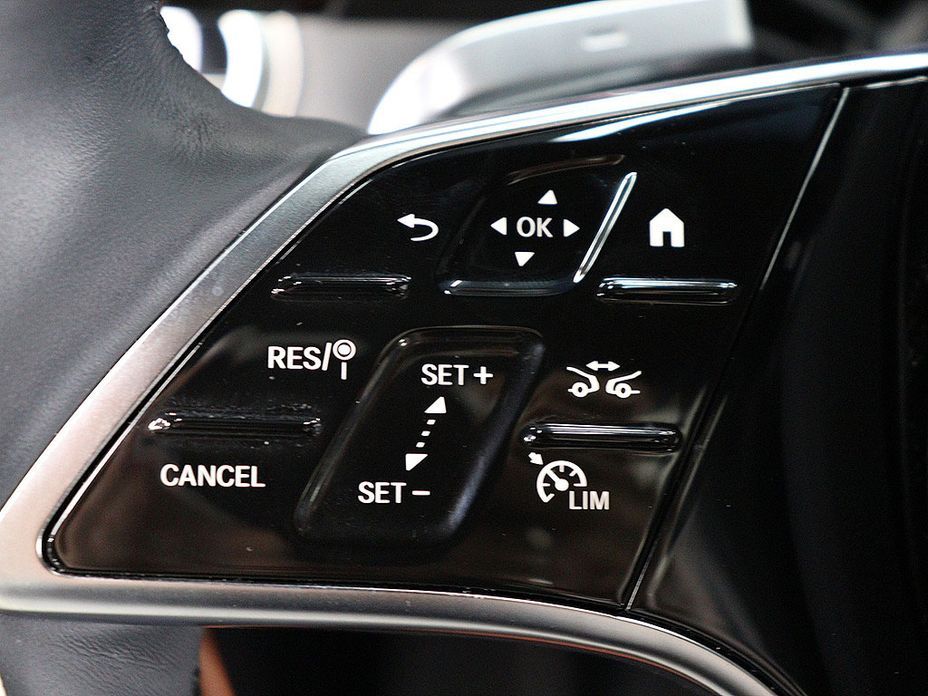 Mercedes-Benz E-Class E200 Avantgarde, 2025