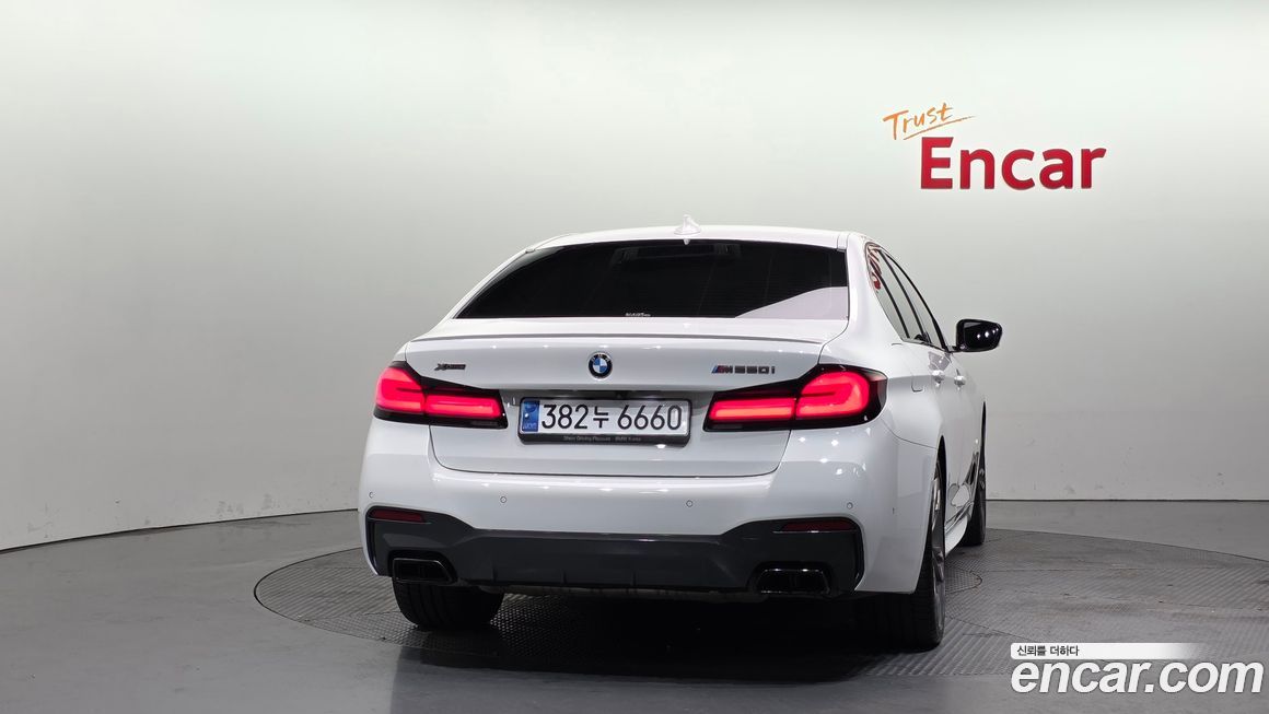 BMW 5-Series M550i xDrive, 2022