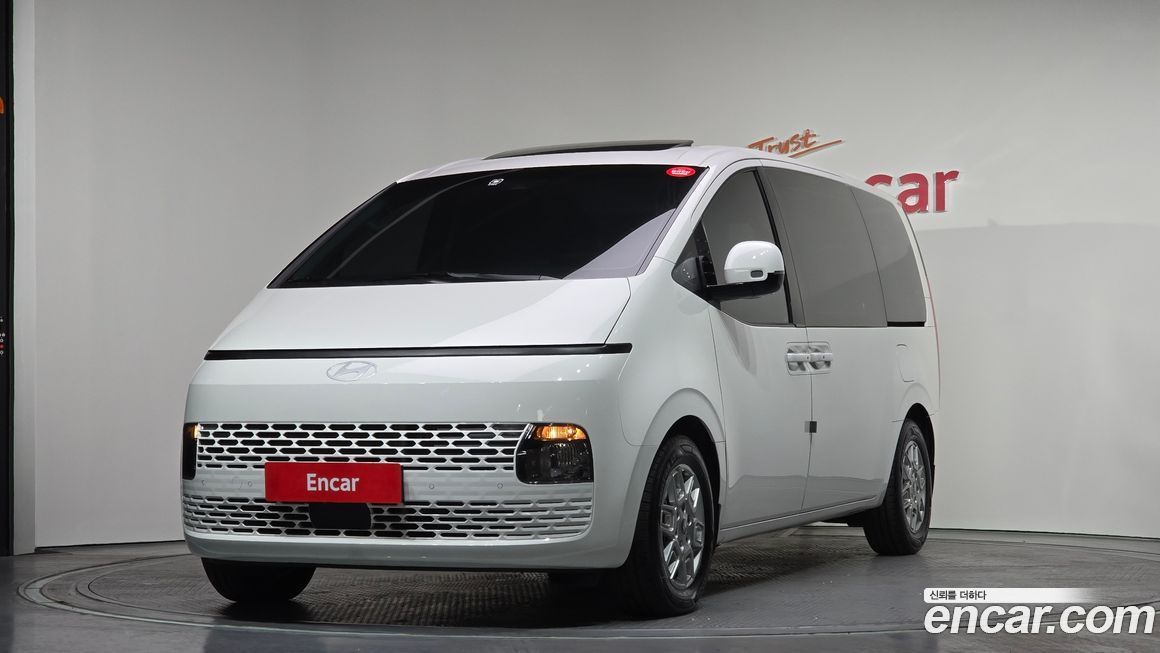 Hyundai Staria Tourer 11-Seater, 2025