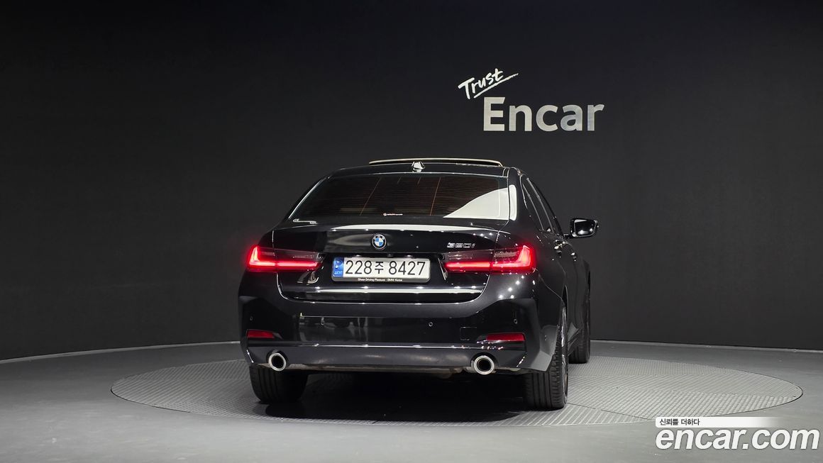 BMW 3-Series 320i, 2023
