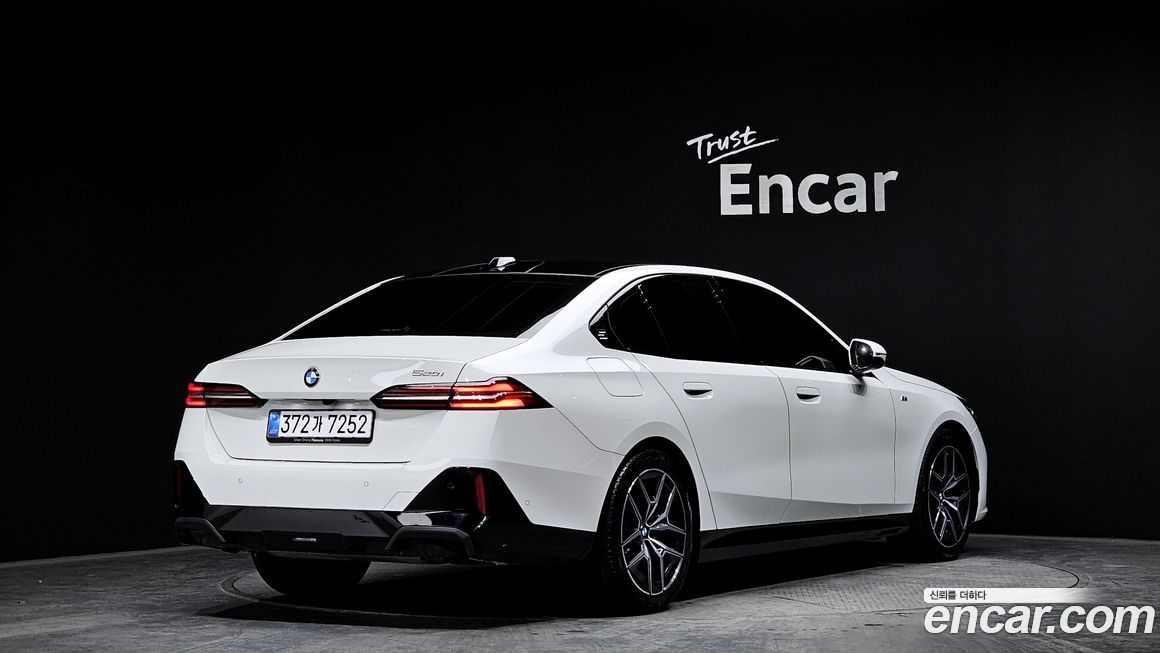 BMW 5-Series 520i M Sport, 2025