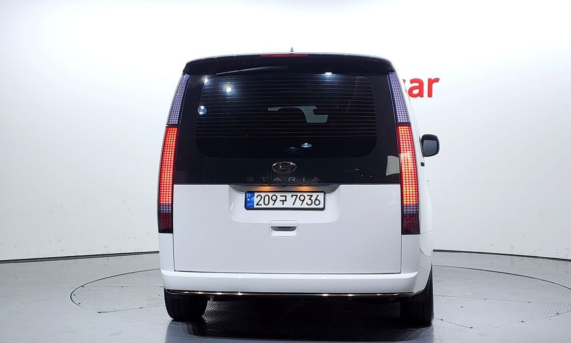 Hyundai Staria 4WD Lounge 9-Seater, 2023
