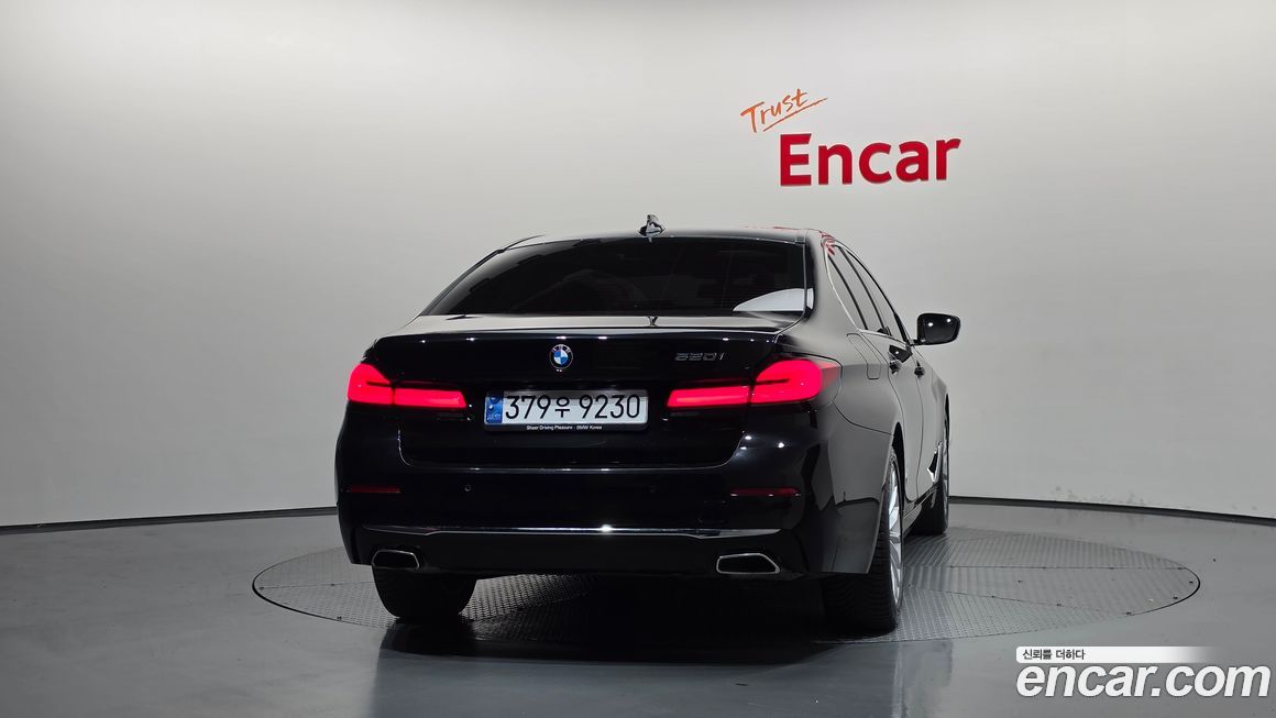 BMW 5-Series 520i Luxury, 2023