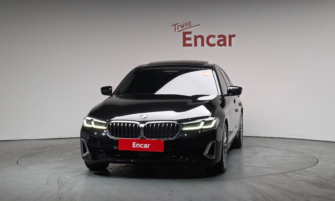BMW 5-Series 520i Luxury, 2023