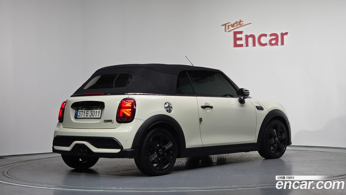 Mini Cooper Convertible Classic Launch Pack, 2023