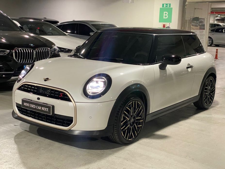 Mini Cooper Favoured, 2025