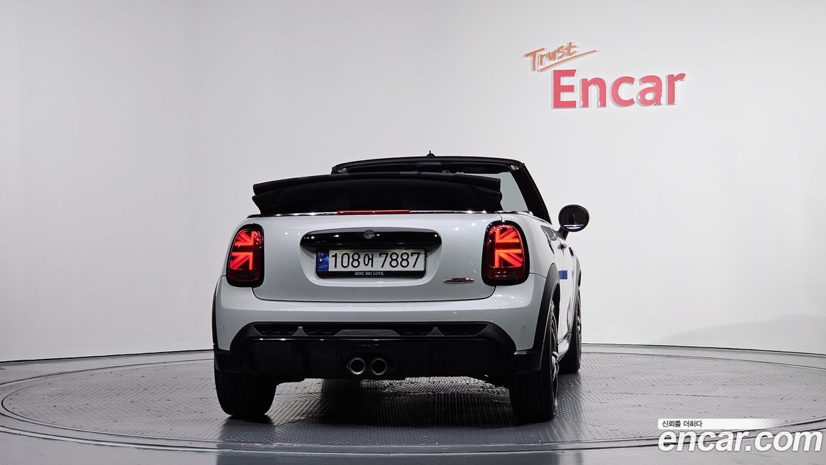 Mini Cooper Convertible JCW, 2023