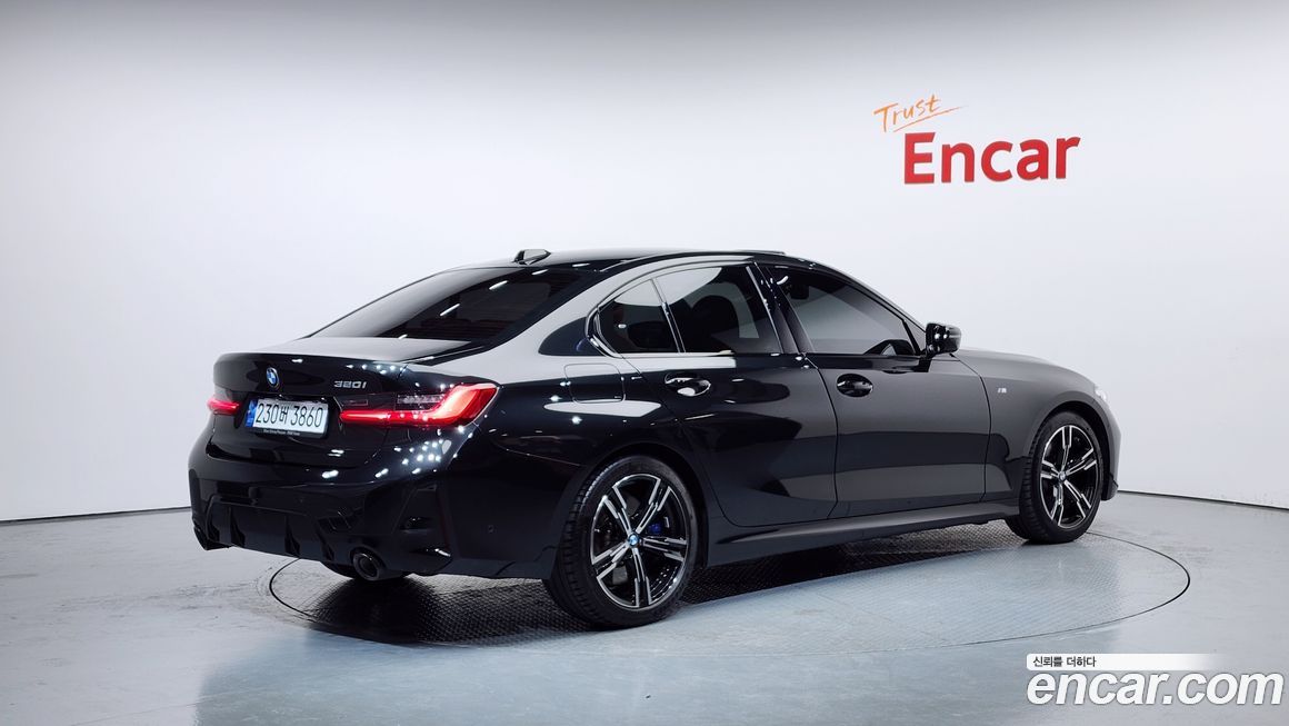 BMW 3-Series 320i M Sport, 2023