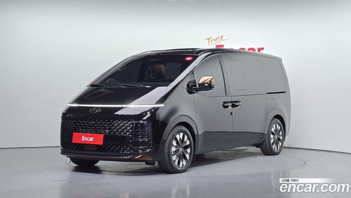 Hyundai Staria 4WD Lounge 9-Seater, 2025