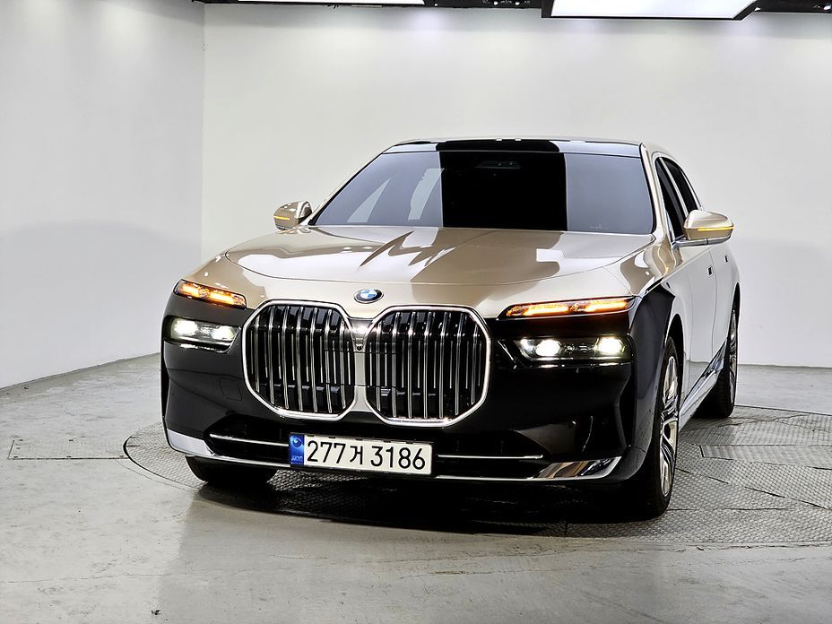 BMW 7-Series 740i sDrive Design Pure Excellence, 2023