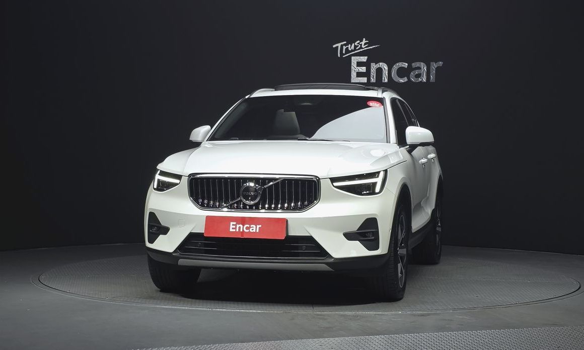 Volvo XC40 B4 Ultimate Bright, 2024