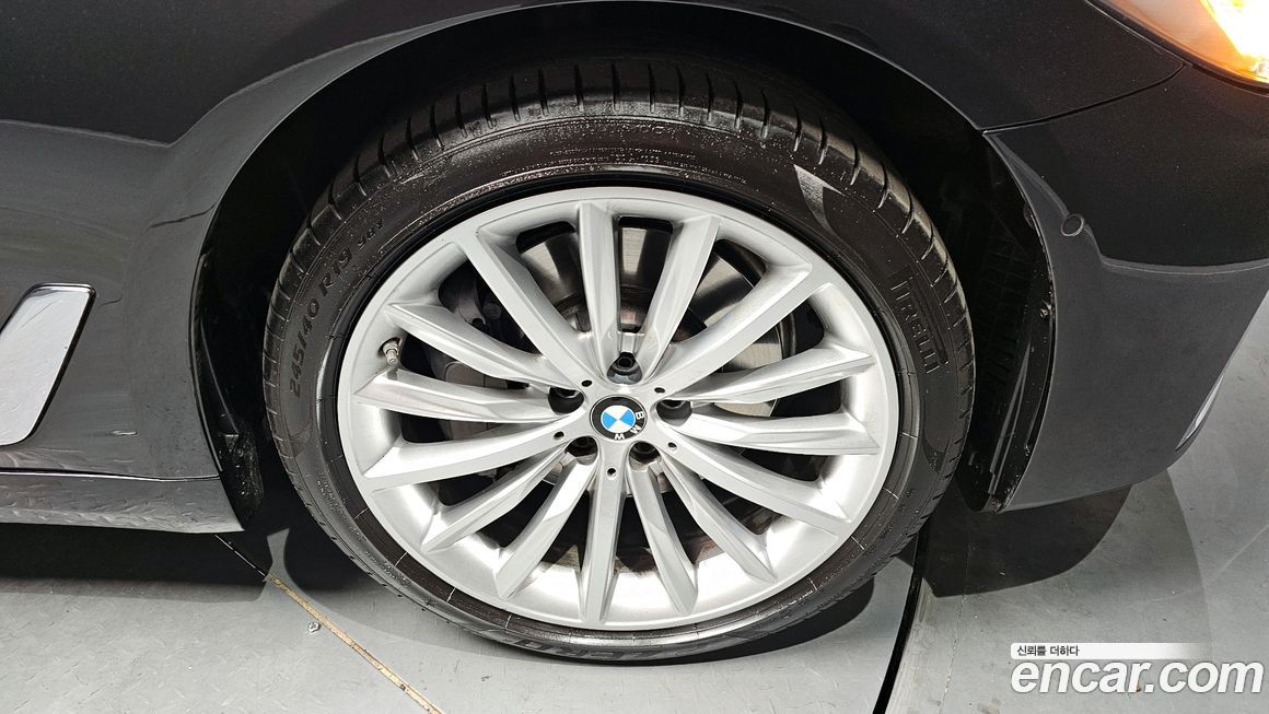 BMW 5-Series 530i xDrive Luxury, 2023