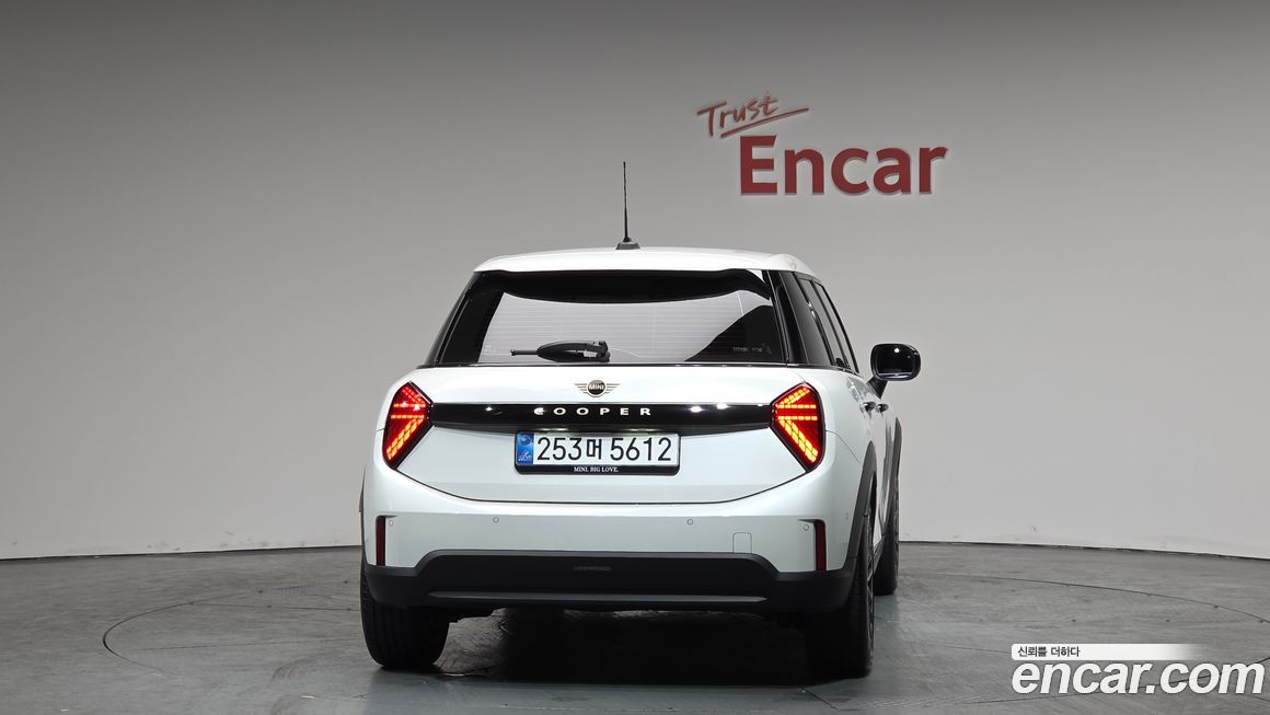 Mini Cooper 5Door Essential, 2025