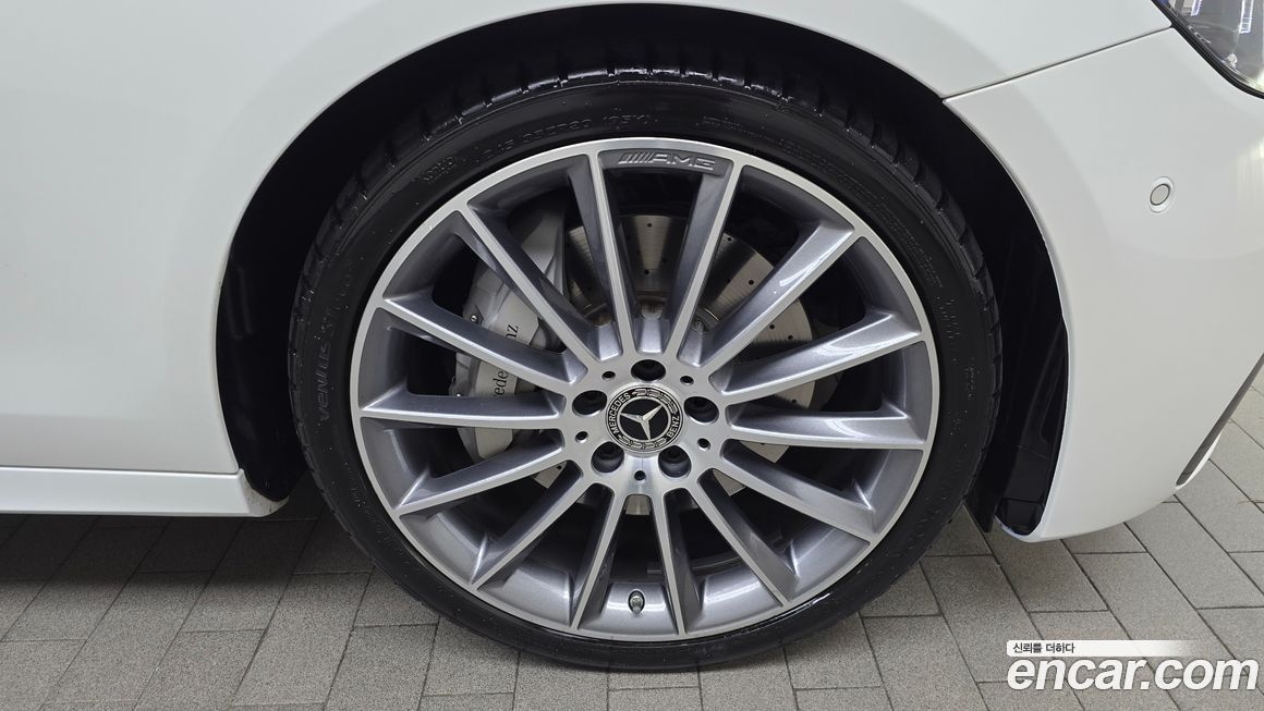 Mercedes-Benz E-Class E350 4MATIC AMG Line, 2022