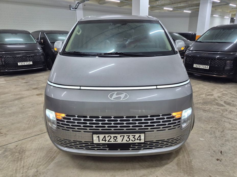 Hyundai Staria 4WD Tourer 9-Seater, 2025