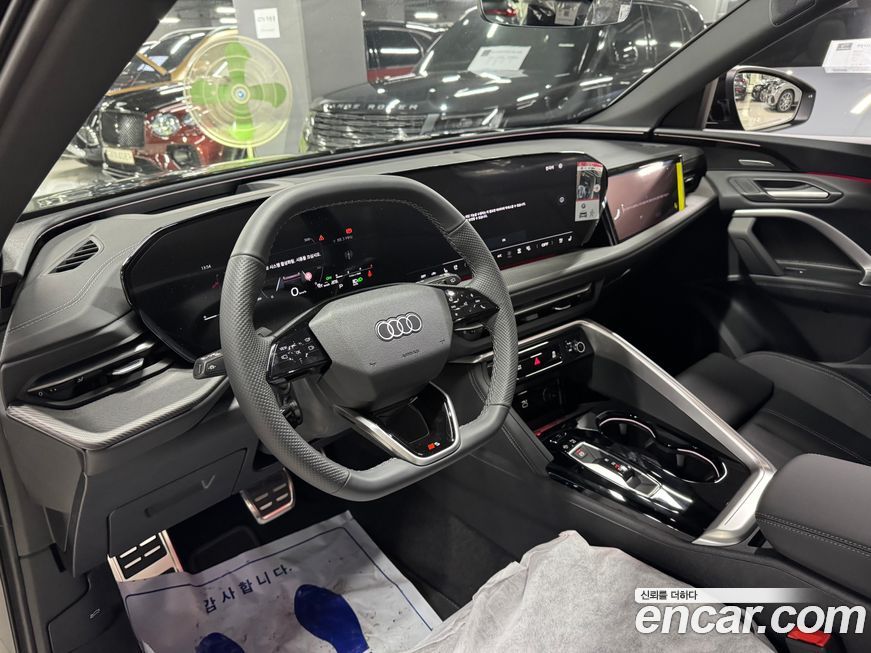 Audi Q5 40 TDI Quattro S Line Black Edition, 2025