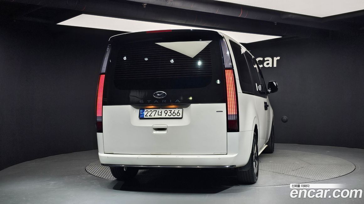 Hyundai Staria 4WD Lounge 9-Seater, 2024