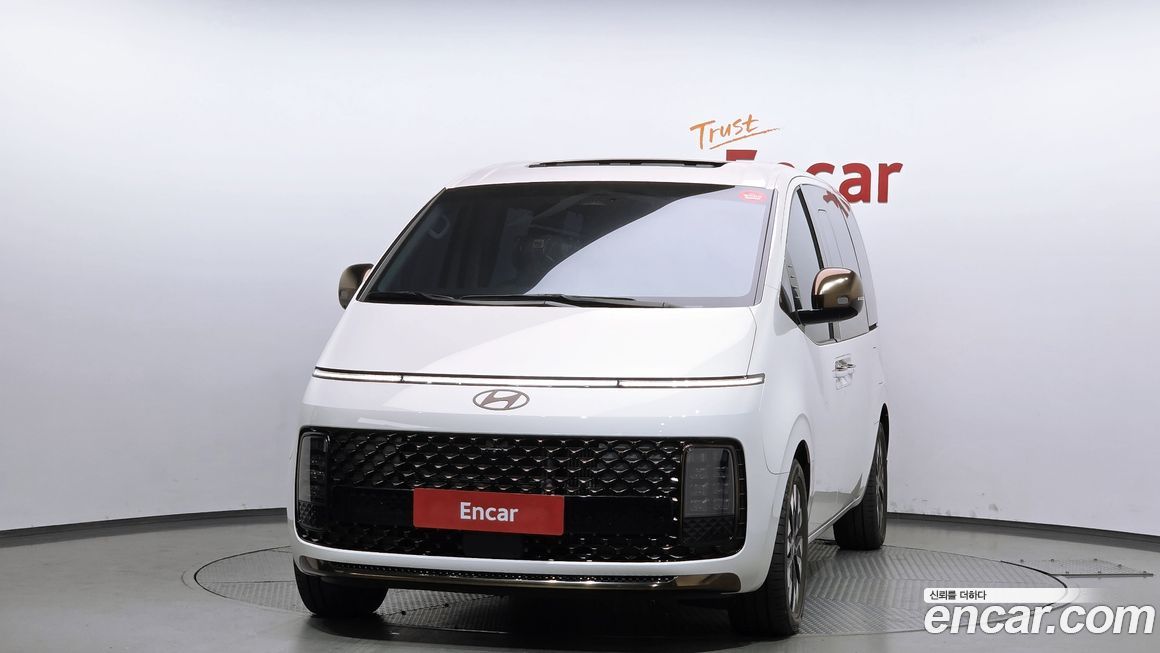 Hyundai Staria 4WD Lounge 9-Seater, 2025
