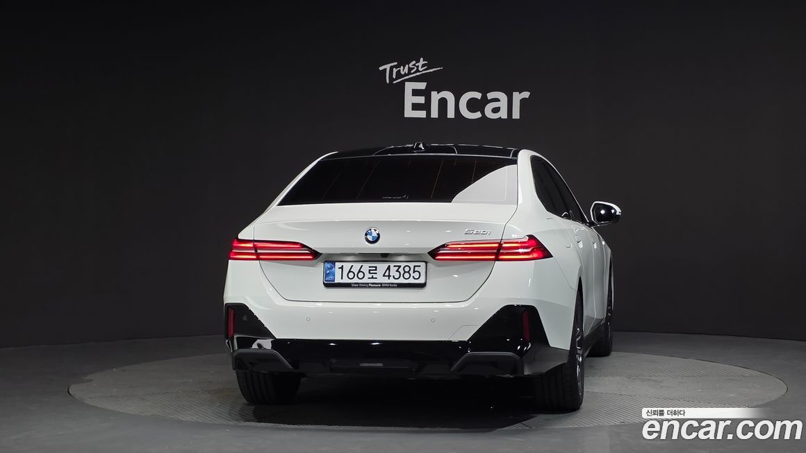 BMW 5-Series 520i M Sport, 2025