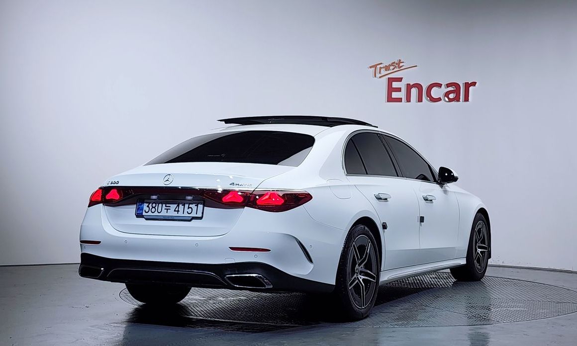 Mercedes-Benz E-Class E300 4MATIC AMG Line, 2024