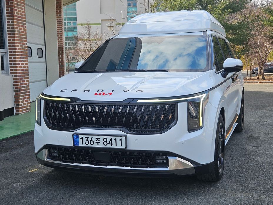 Kia Carnival 9-Seater Hi Limousine, 2024