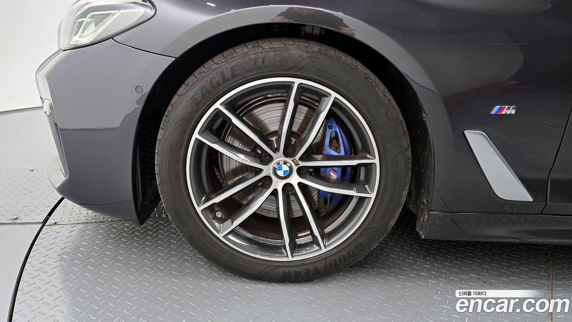 BMW 5-Series 520i M Sport, 2023