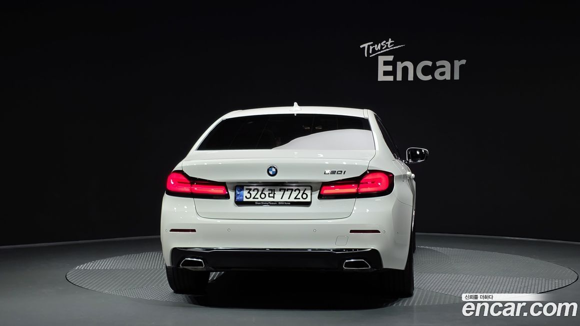 BMW 5-Series 520i Luxury, 2023